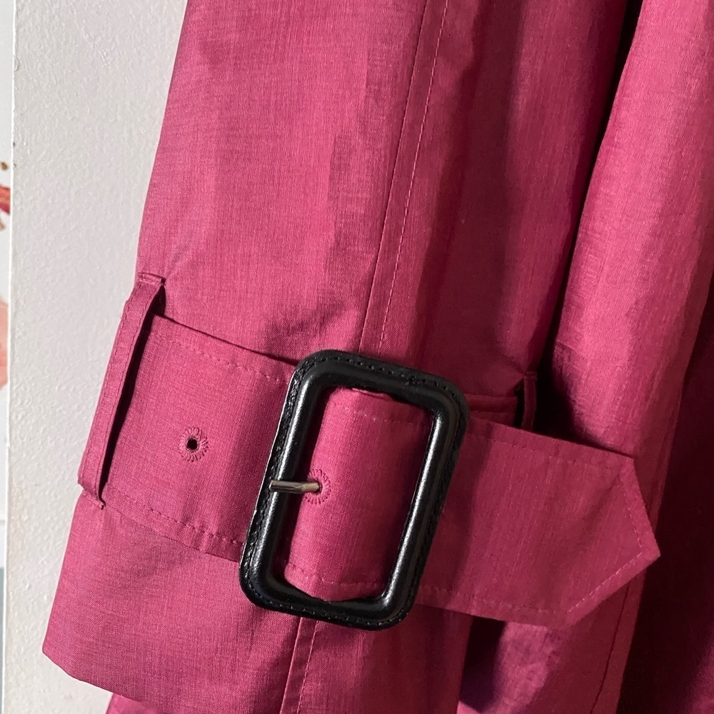 Women’s Burberry Coat with hood and certificate of Authenticity - Picture 4 of 12